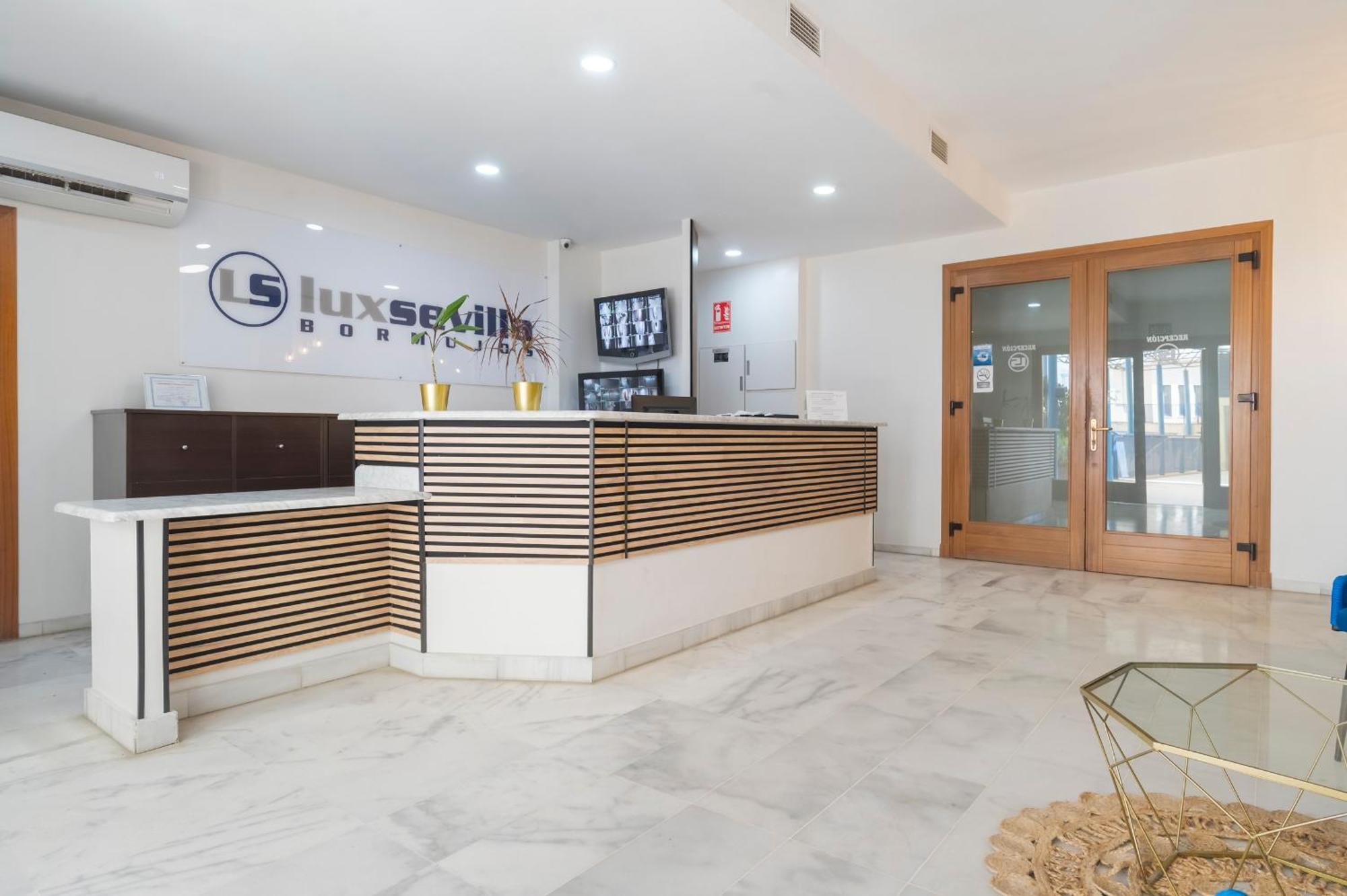 Aticos Lux Sevilla Piscina Parking *
